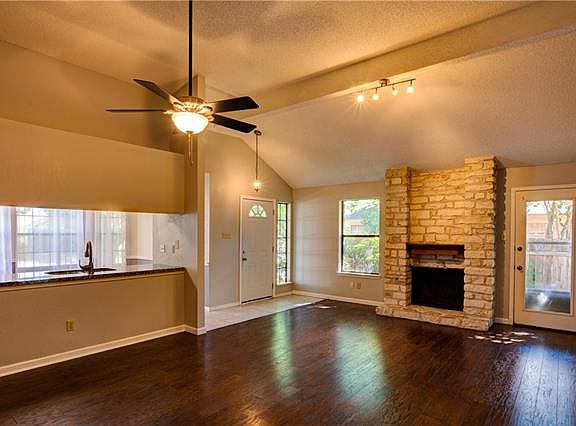 5th image of 807 David Curry Dr