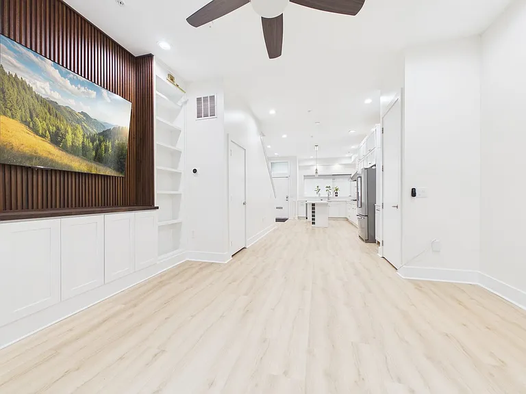 1129 N Hope St — Photo 14