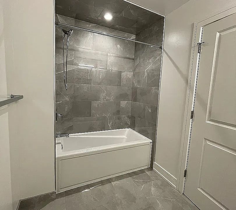 Photos showcases a similar unit in the building. Actual unit may vary.