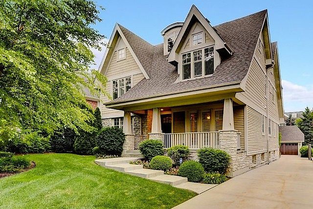 1st image of 527 W Chicago Ave