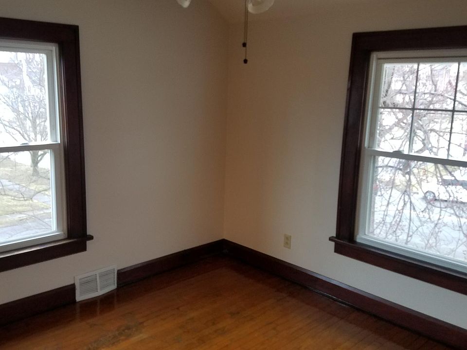 1st image of 905 High St