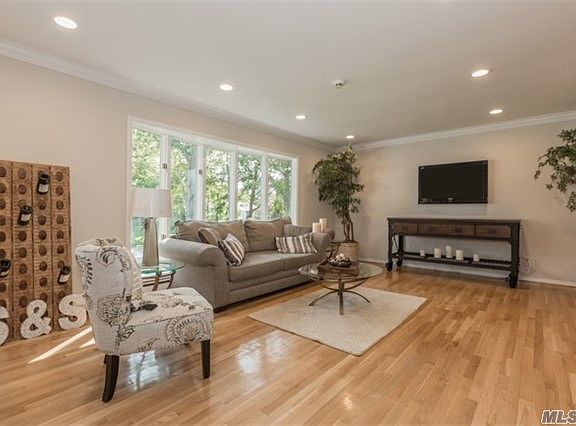4th image of 37 Yeoman Dr