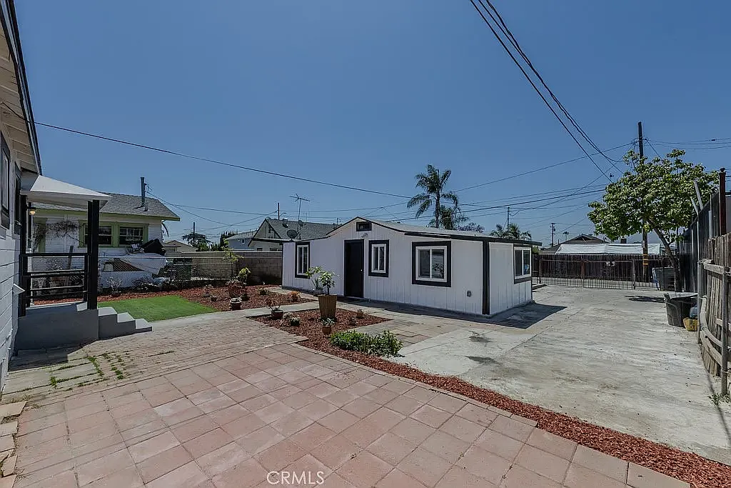 2 bed, 890 sqft, $3,000 — Photo 3