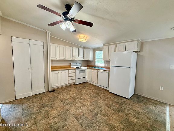 5th image of 126 Winsor Drive
