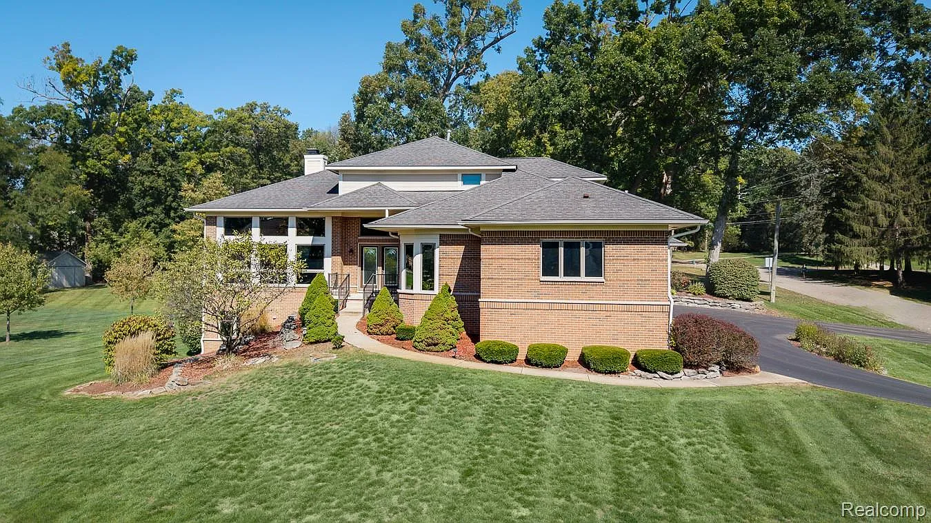 5565 Ford Rd photo 1