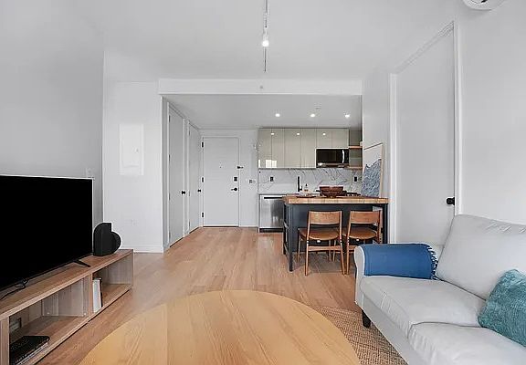 5th image of 16 West St #618