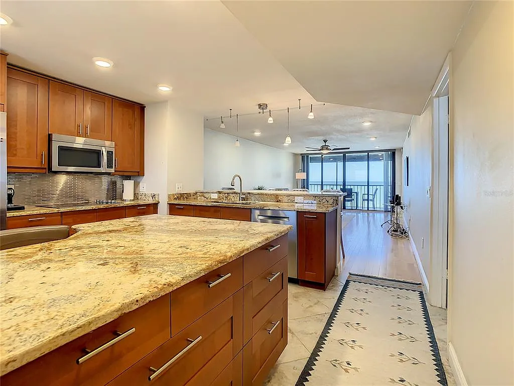 2 bed, 2.0 bath, 1025 sqft, $3,500 — Photo 4