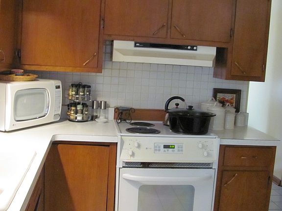 4th image of 518 E Cross St