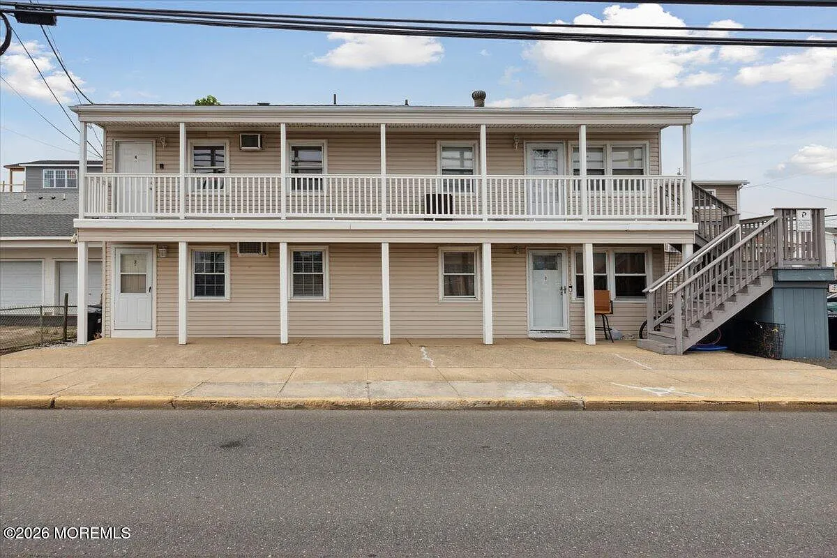 2 bed, 546 sqft, $1,900 — Photo 2