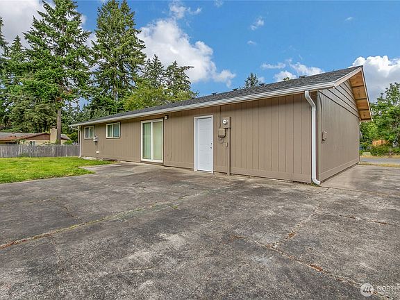 4th image of 17002 6th Avenue E