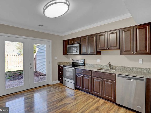 3rd image of 523 Lancaster Pl #523