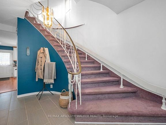 3rd image of 412 Montreal Rd
