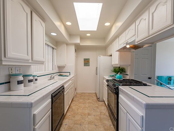 3rd image of 80 62nd Pl APT 2A