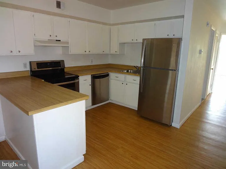216 W Chester Pike #B — Photo 25