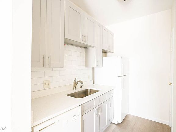 3rd image of 12166 Metric Blvd APT 115