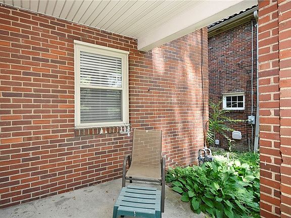 3rd image of 494-496 McCully St