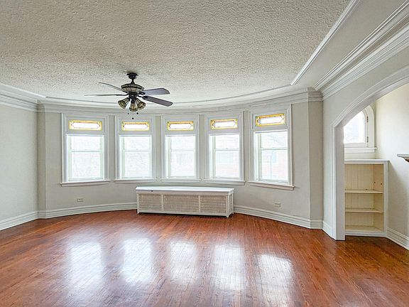 4th image of 1529 W Pratt Blvd APT 3W