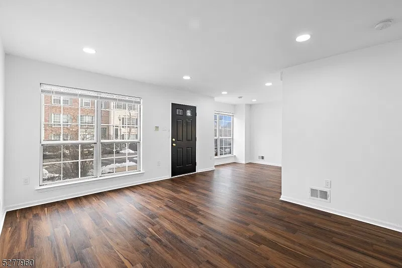 2 bed, 1.5 bath, $2,700 — Photo 2