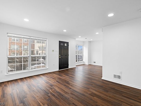 2nd image of 4 Boston Ct