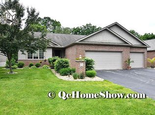 14 Autumn Creek Ct, Coal Valley, IL 61240