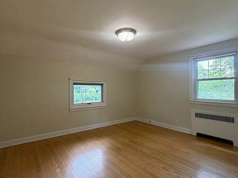 324 E Cedar St — Photo 11