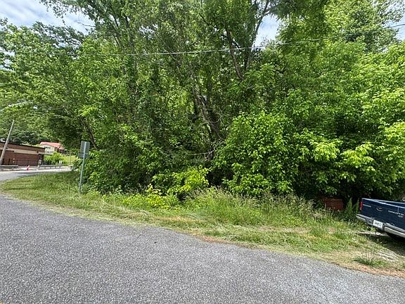 5th image of E Highland St