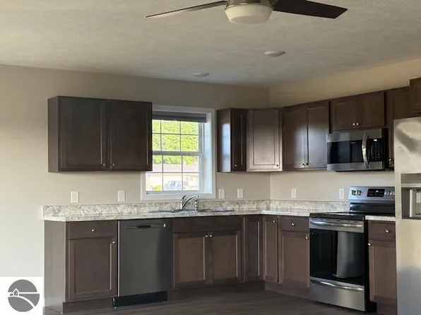 3596 Tanager Dr, Traverse City, MI 49685
