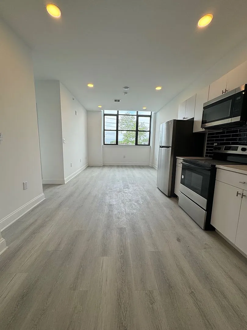 1600 West Hunting Park - Residential — Photo 4