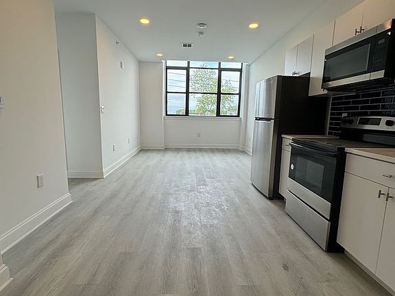4th image of 1600 W Hunting Park Ave #211