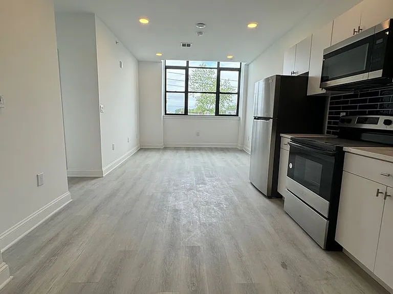 1600 West Hunting Park - Residential — Photo 6