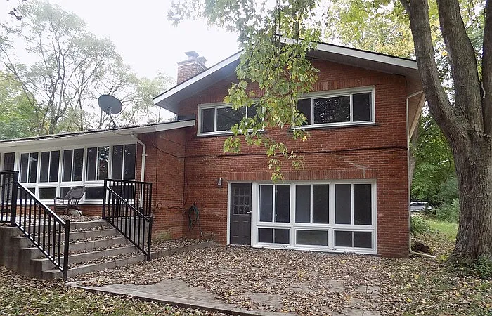 4 bed, 2.5 bath, 2100 sqft, $4,000 — Photo 3