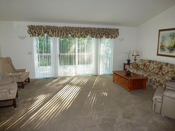 5th image of 1323 Fox Farm Dr