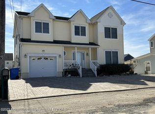 40 Rosalyn Dr, Manahawkin, NJ 08050