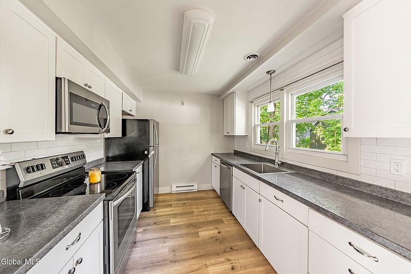 3rd image of 15 Groesbeck Place