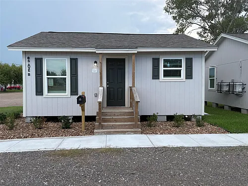 8 S Avenue B Photo 1