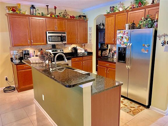 4th image of 15725 Lexington Park Blvd