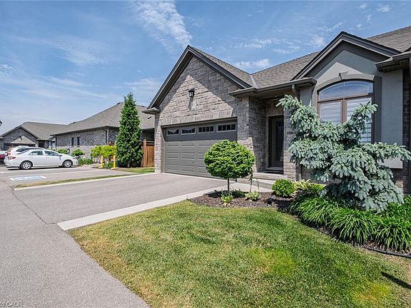 4th image of 15 Winterberry Ln