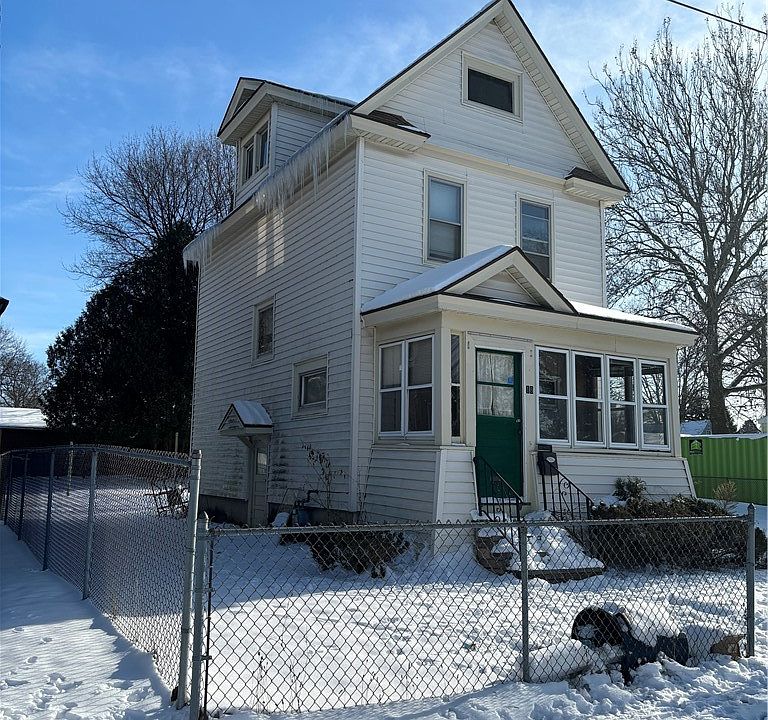 1st image of 18 Vista St