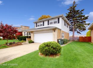 9248 N Callero Dr, Niles, IL 60714