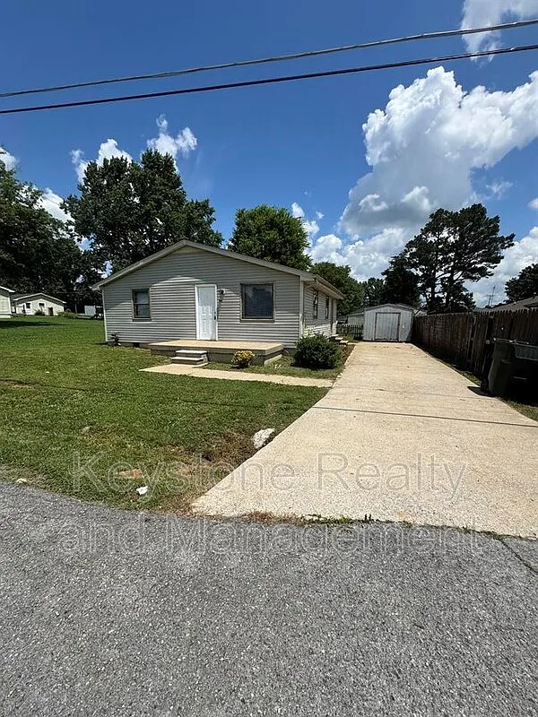 2 bed, 1.0 bath, 900 sqft, $825 — Photo 2