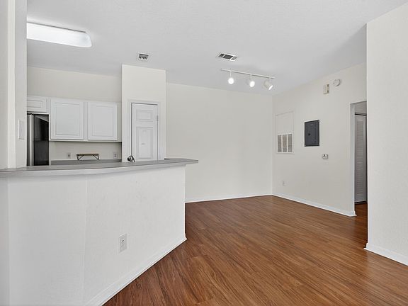 4th image of 13703 Richmond Park Dr N APT 1402
