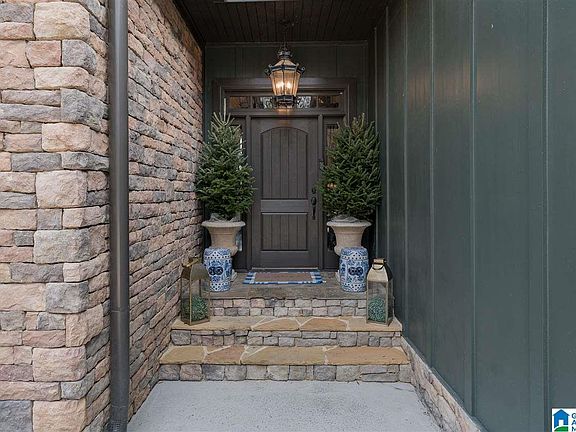 3rd image of 193 Merry Glen Ln
