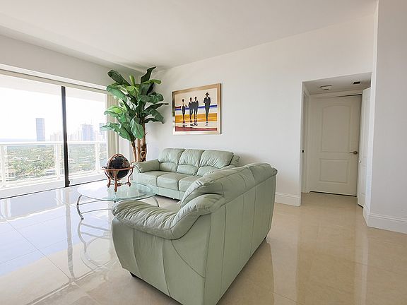 3rd image of 20515 E Country Club Dr Ph 45
