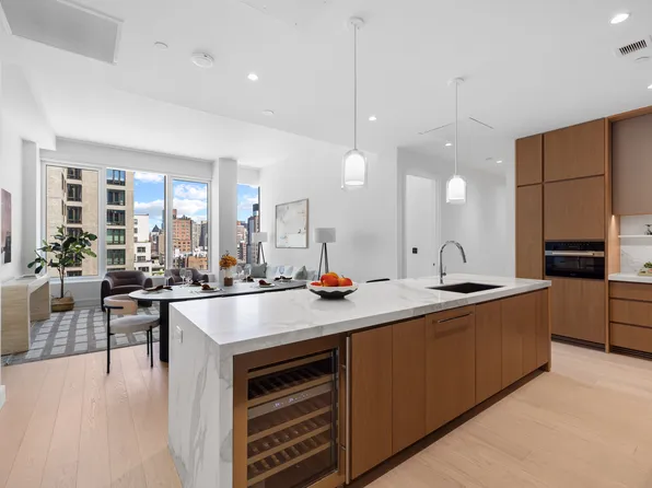 200 East 20th Street 15B image 3 of 19