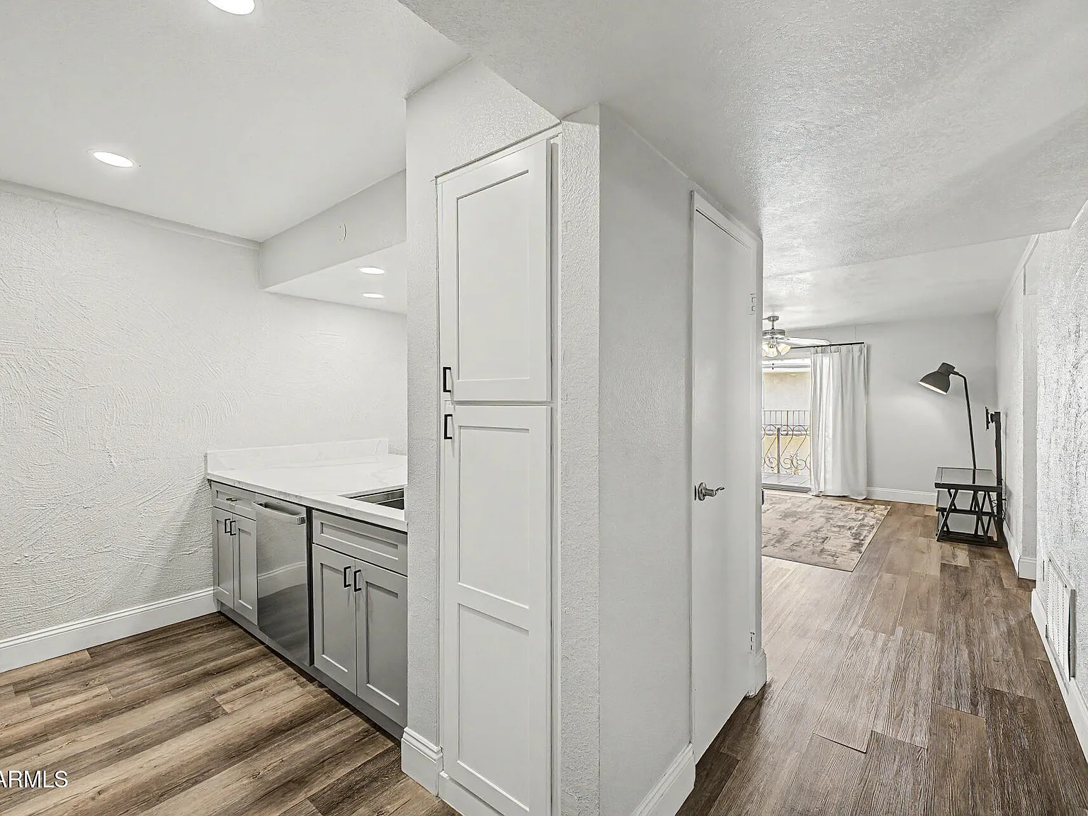2 bed, 2.0 bath, 932 sqft, $1,600 — Photo 2