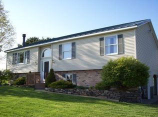 69 Lees Crossing Rd, Valley Falls, NY 12185