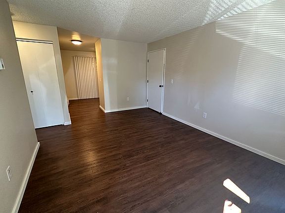 2nd image of 909-911 22nd St #2