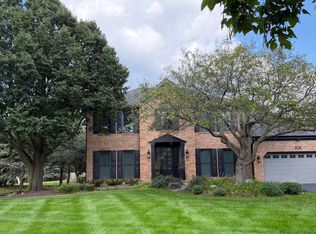 701 Fairway View Dr, Algonquin, IL 60102