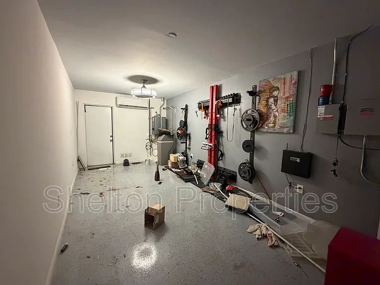 2514 E Fairmount Ave — Photo 35