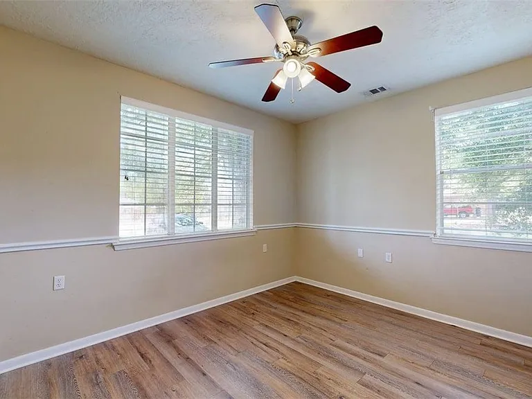 1724 Boardwalk Ct — Photo 13